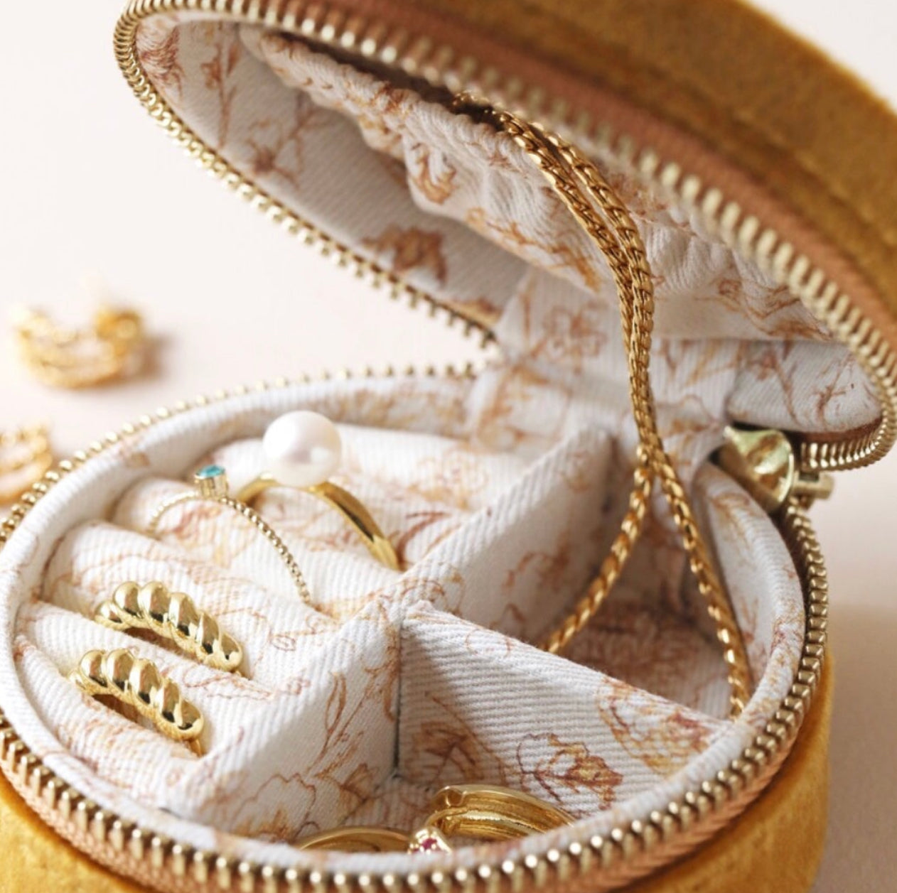 JEWELLERY, ACCESSORIES