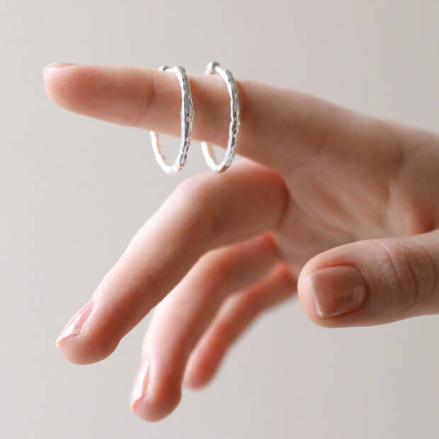 Textured Hoop Earrings:Silver